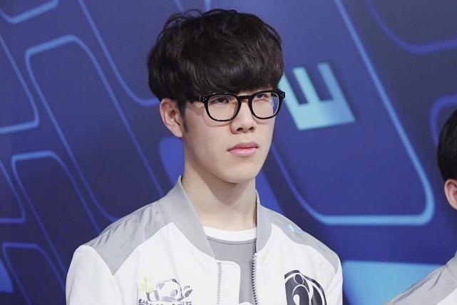 半场：亚特兰大0-1萨索洛，皮纳蒙蒂造点，贝拉尔迪点射